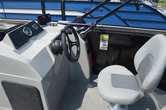 Slide: The Image of Flagship Endurance 16 Front Fish 2024 - 6