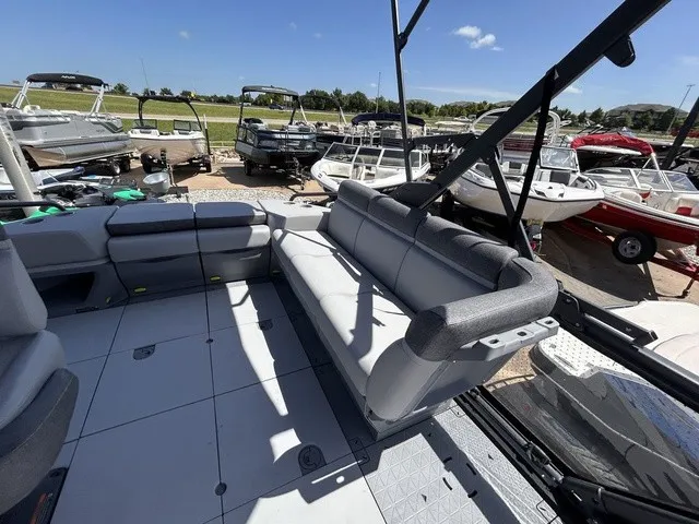 Slide: The Image of Sea-Doo Switch Cruise 21 2025 - 9