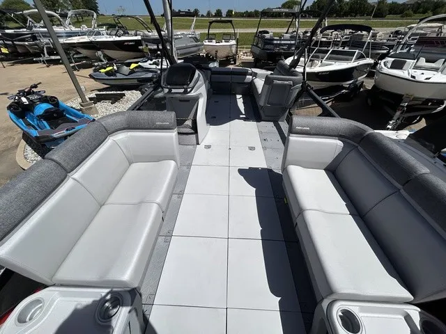 Slide: The Image of Sea-Doo Switch Cruise 21 2025 - 6