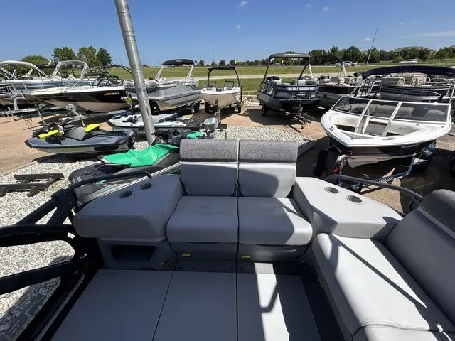 Slide: The Image of Sea-Doo Switch Cruise 21 2025 - 11