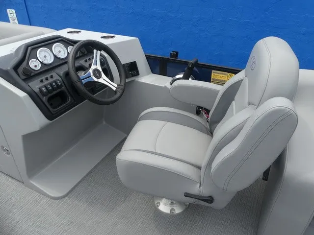 Slide: The Image of Bentley Pontoons Legacy 200 Navigator 2025 - 20