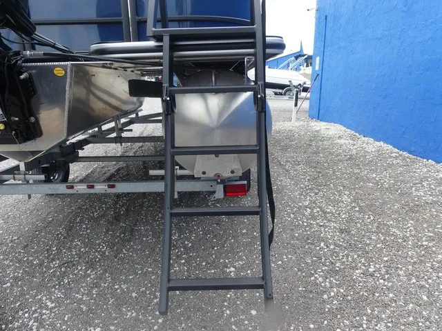 Slide: The Image of Bentley Pontoons Legacy 200 Navigator 2025 - 14