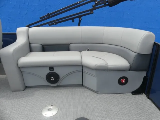 Slide: The Image of Bentley Pontoons Legacy 200 Navigator 2025 - 25