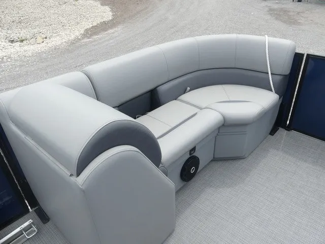 Slide: The Image of Bentley Pontoons Legacy 200 Navigator 2025 - 18