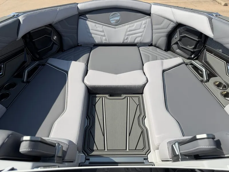 Slide: The Image of Tigé Ultré 23ZX 2027 - 20