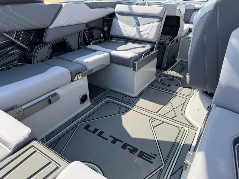 Slide: The Image of Tigé Ultré 23ZX 2027 - 14