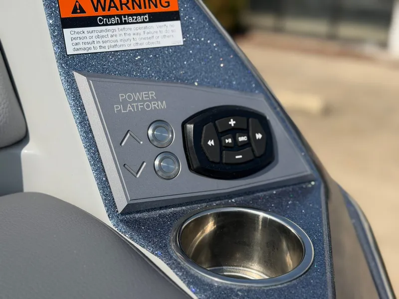 Slide: The Image of Tigé Ultré 23ZX 2027 - 29