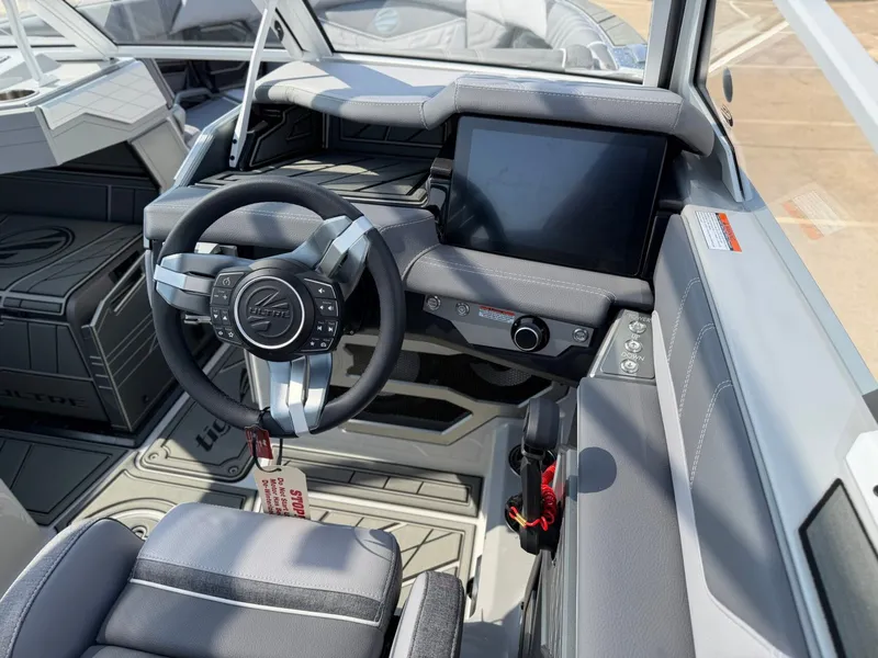 Slide: The Image of Tigé Ultré 23ZX 2027 - 17
