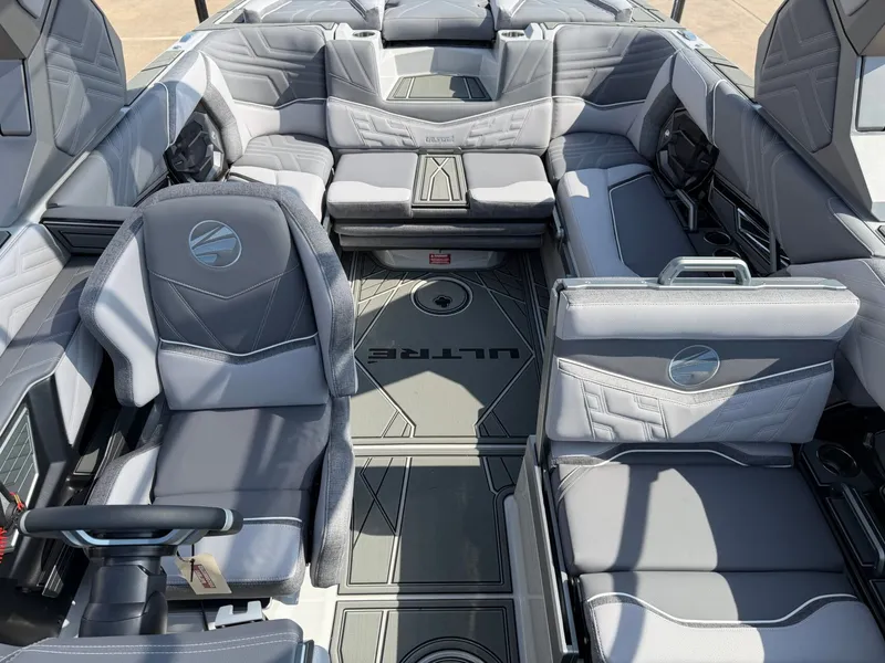 Slide: The Image of Tigé Ultré 23ZX 2027 - 21