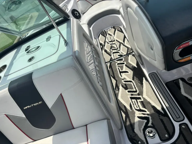 Slide: The Image of Nautique Super Air Nautique 210 2013 - 33