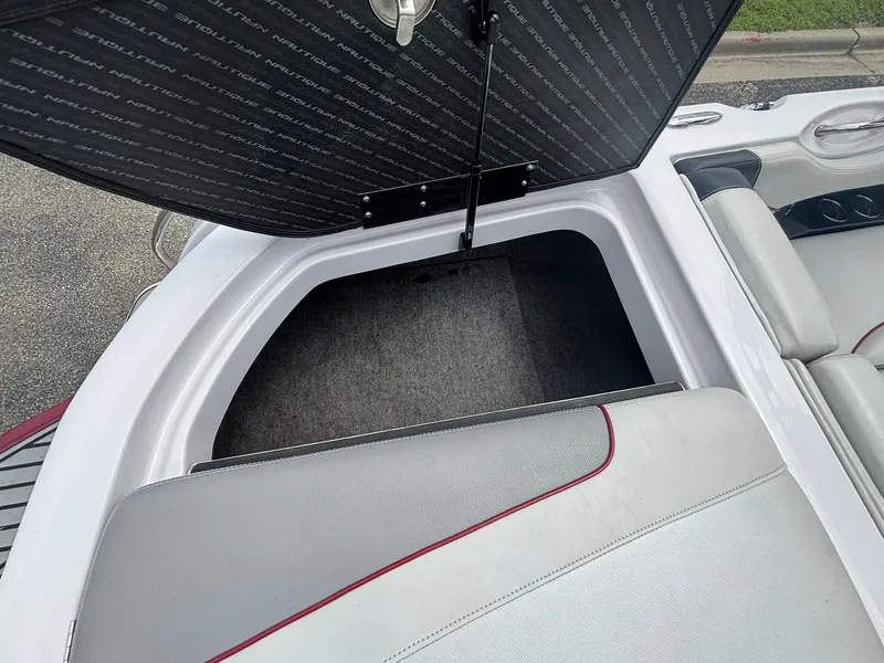 Slide: The Image of Nautique Super Air Nautique 210 2013 - 17