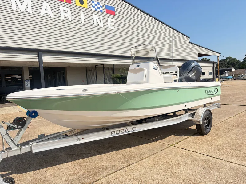 Slide: The Image of Robalo R206 PRO 2027 - 2