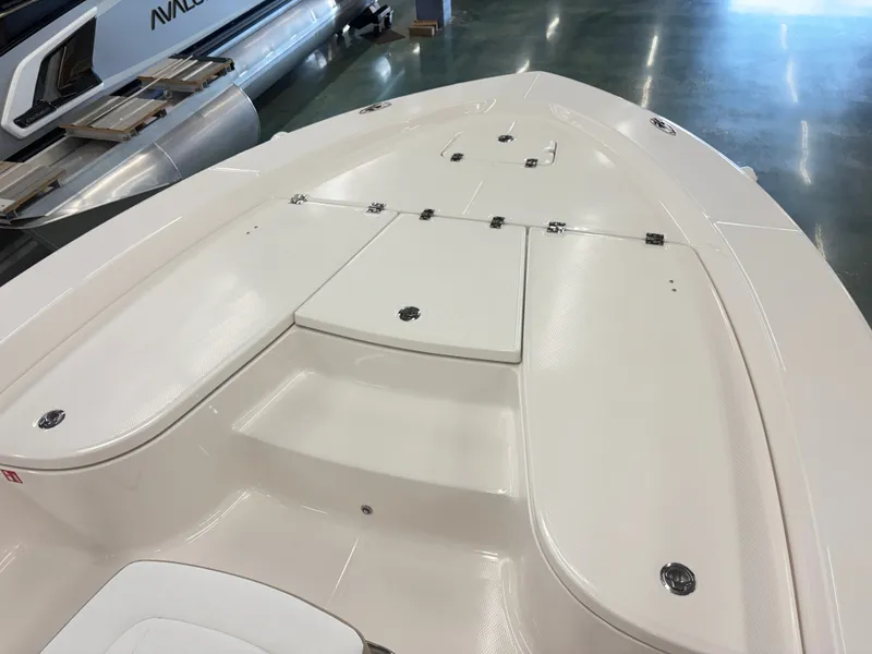 Slide: The Image of Robalo R206 PRO 2027 - 10
