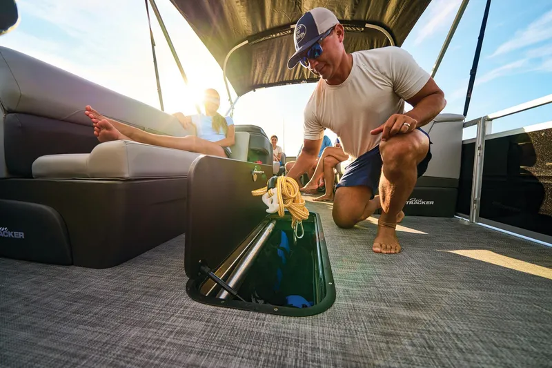 Slide: The Image of Sun Tracker Sportfish 24 XP3 2026 - 23