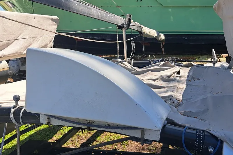Slide: The Image of 1989 Hobie Cat 21 sailboat with covered deck, mast, and rigging details. - 10