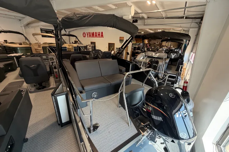 Slide: The Image of Showroom displaying Evotti 521CS boats with Yamaha engines, 2027 model. - 21