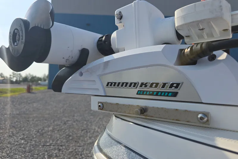 Slide: The Image of Minn Kota Riptide motor on 2019 Ranger 2360 Bay Ranger boat, close-up view. - 16
