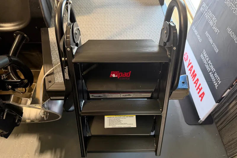 Slide: The Image of Evotti 521QL 2027 boat ladder with black steps and safety instructions. - 19