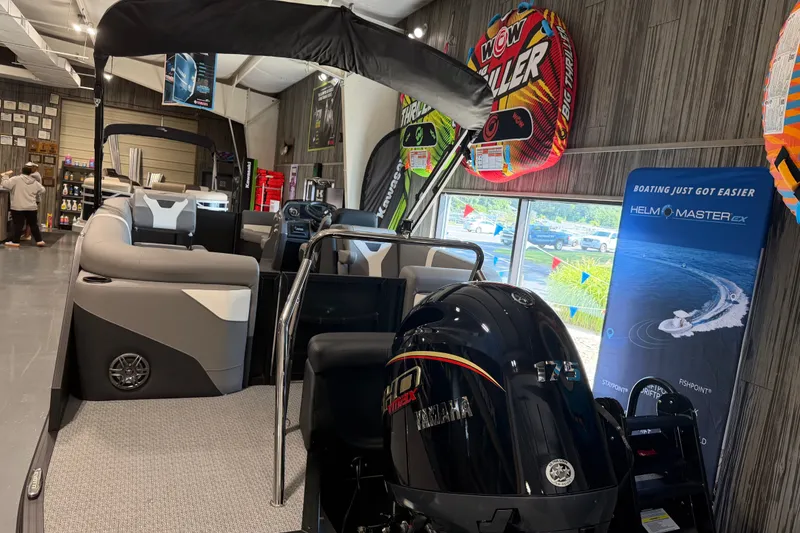 Slide: The Image of Interior view of a 2027 Evotti 521QL boat with Yamaha engine in showroom. - 22