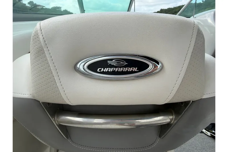 Slide: The Image of Chaparral 256 SSi 2008 boat seat with logo emblem, featuring sleek design. - 62