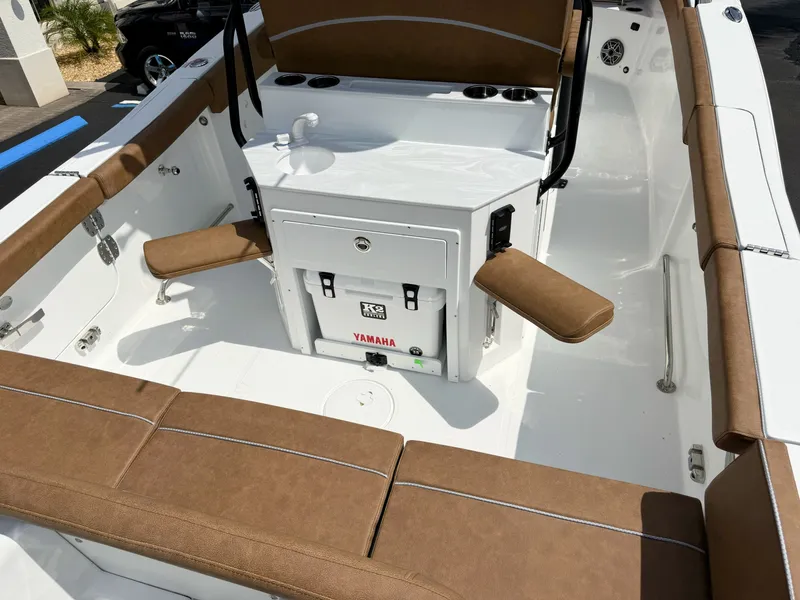 Slide: The Image of Sea Hunt Ultra 255SE 2027 - 18