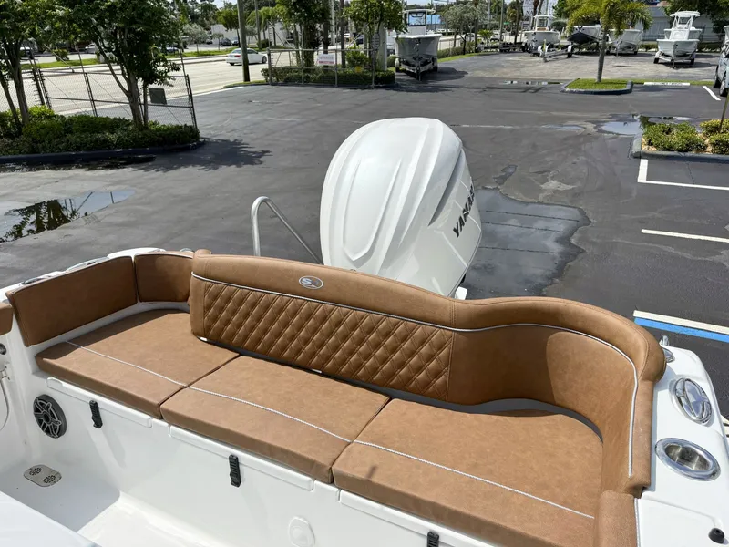Slide: The Image of Sea Hunt Ultra 255SE 2027 - 14