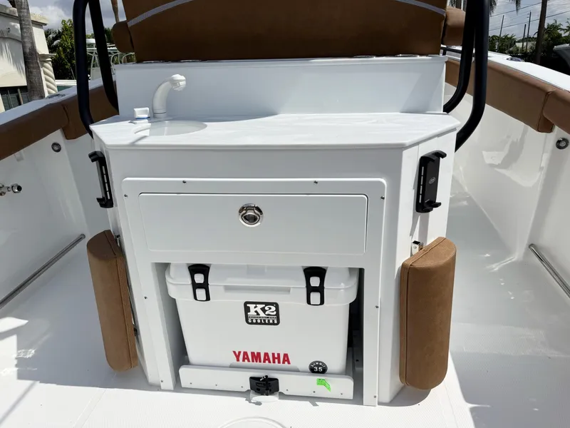 Slide: The Image of Sea Hunt Ultra 255SE 2027 - 19