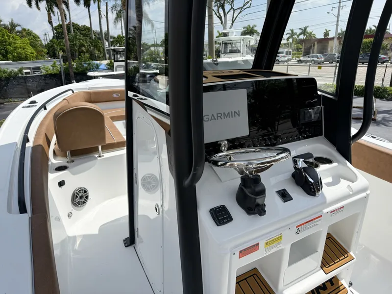 Slide: The Image of Sea Hunt Ultra 255SE 2027 - 26