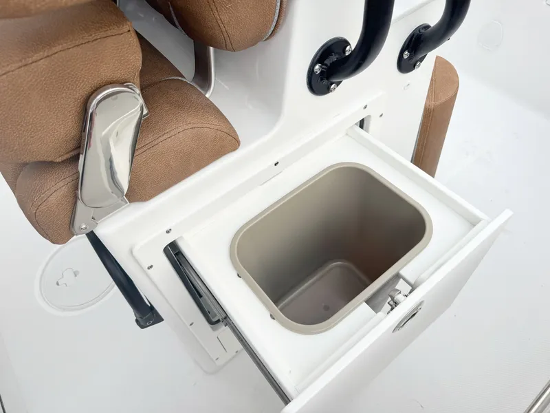 Slide: The Image of Sea Hunt Ultra 255SE 2027 - 20