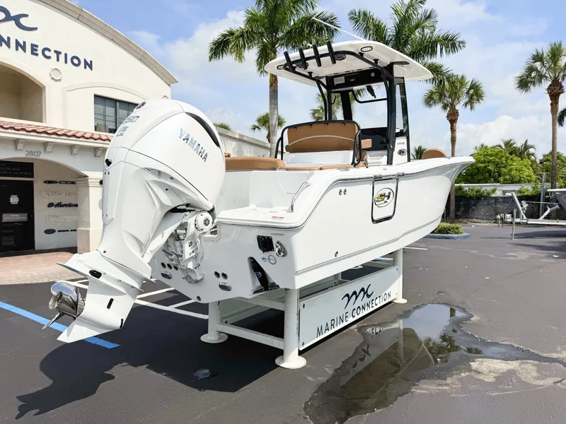 Slide: The Image of Sea Hunt Ultra 255SE 2027 - 11