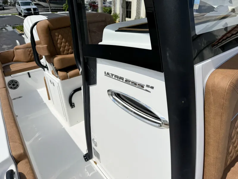 Slide: The Image of Sea Hunt Ultra 255SE 2027 - 34