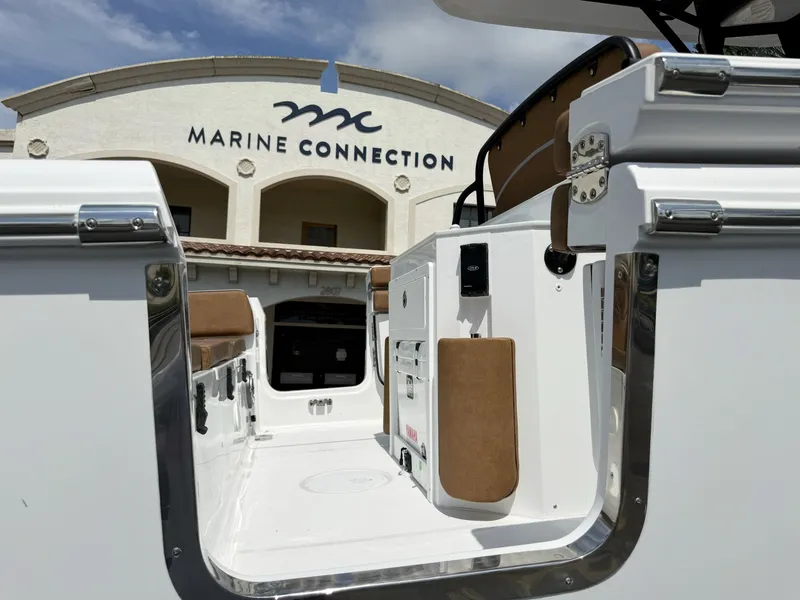 Slide: The Image of Sea Hunt Ultra 255SE 2027 - 40