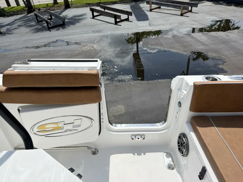 Slide: The Image of Sea Hunt Ultra 255SE 2027 - 36