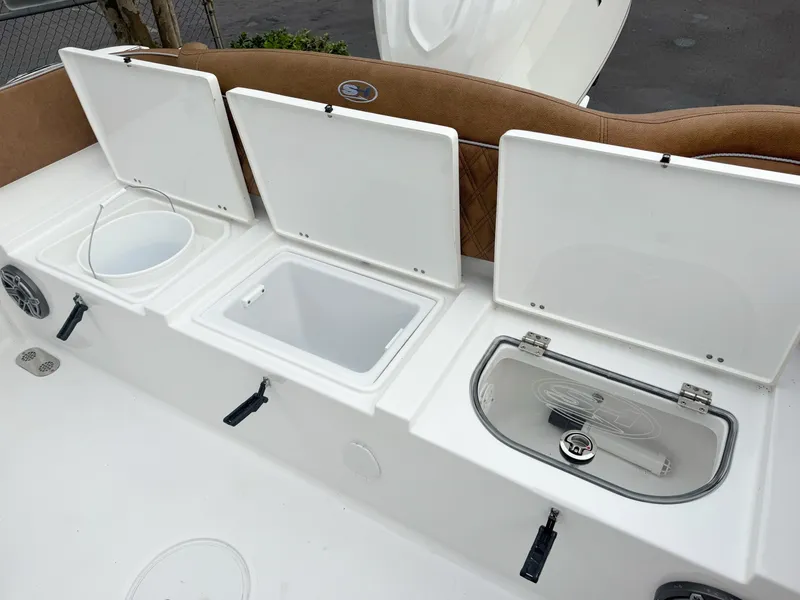 Slide: The Image of Sea Hunt Ultra 255SE 2027 - 15