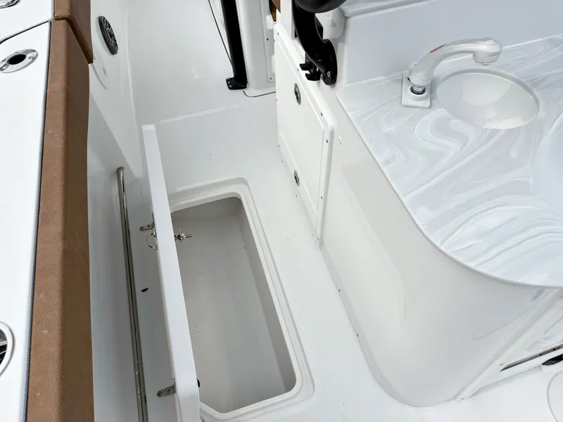 Slide: The Image of Sea Hunt Ultra 285SE 2027 - 23