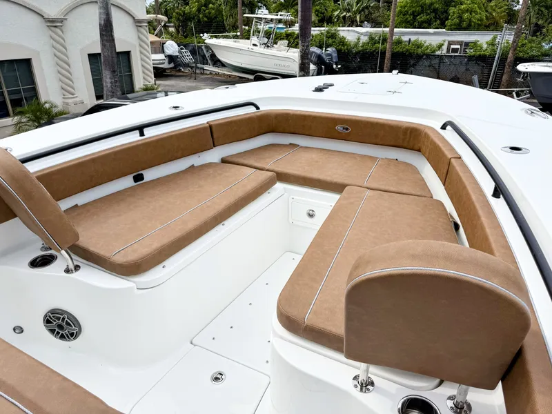 Slide: The Image of Sea Hunt Ultra 285SE 2027 - 35