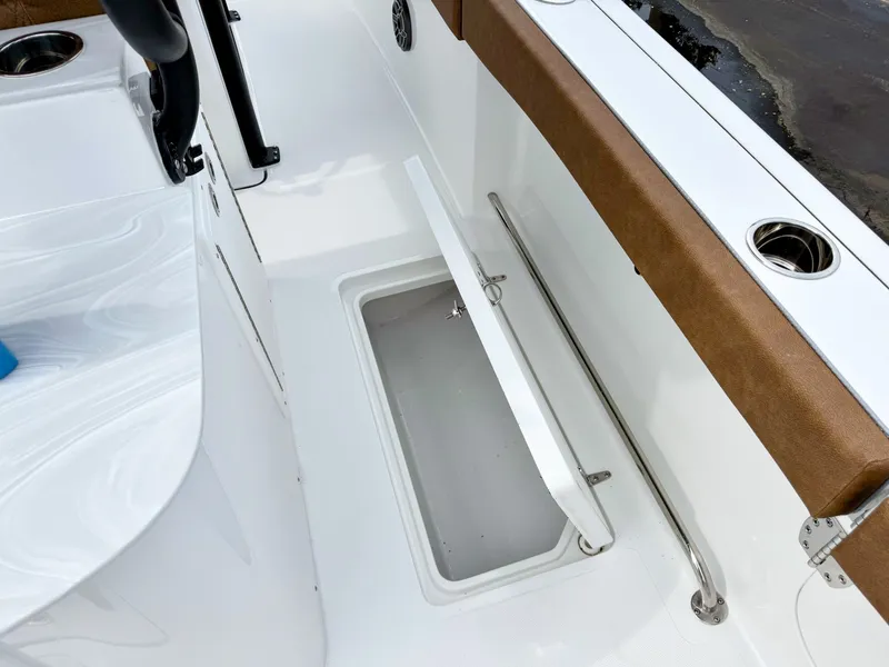 Slide: The Image of Sea Hunt Ultra 285SE 2027 - 24