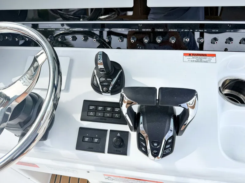 Slide: The Image of Sea Hunt Ultra 285SE 2027 - 31