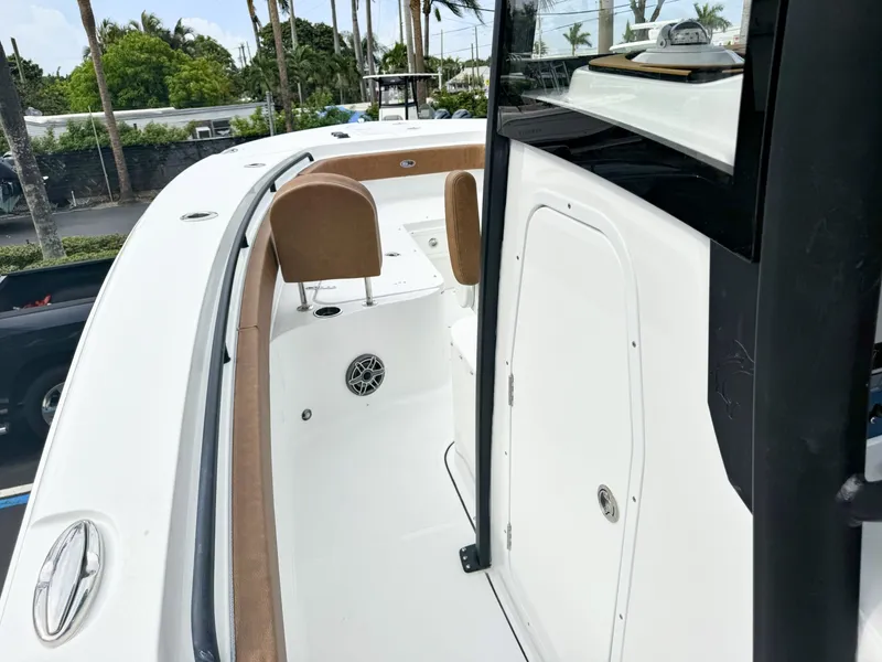 Slide: The Image of Sea Hunt Ultra 285SE 2027 - 25