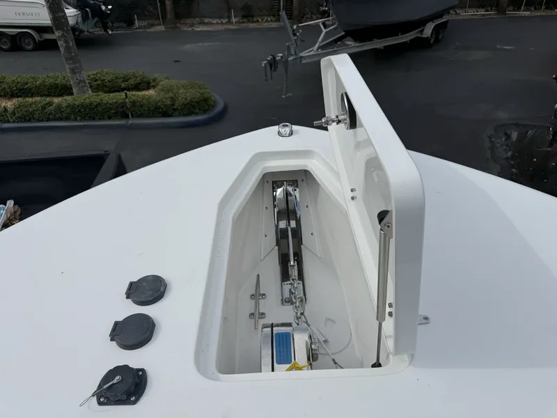 Slide: The Image of Sea Hunt Ultra 285SE 2027 - 33