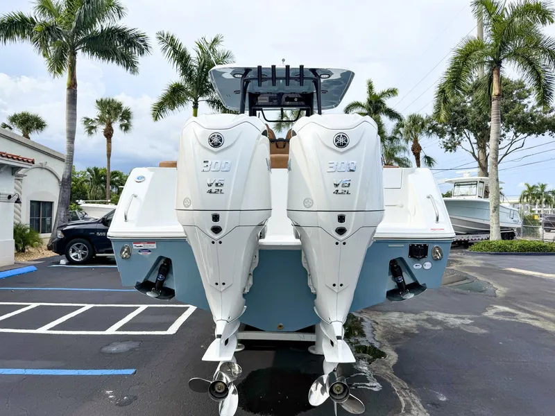 Slide: The Image of Sea Hunt Ultra 285SE 2027 - 10