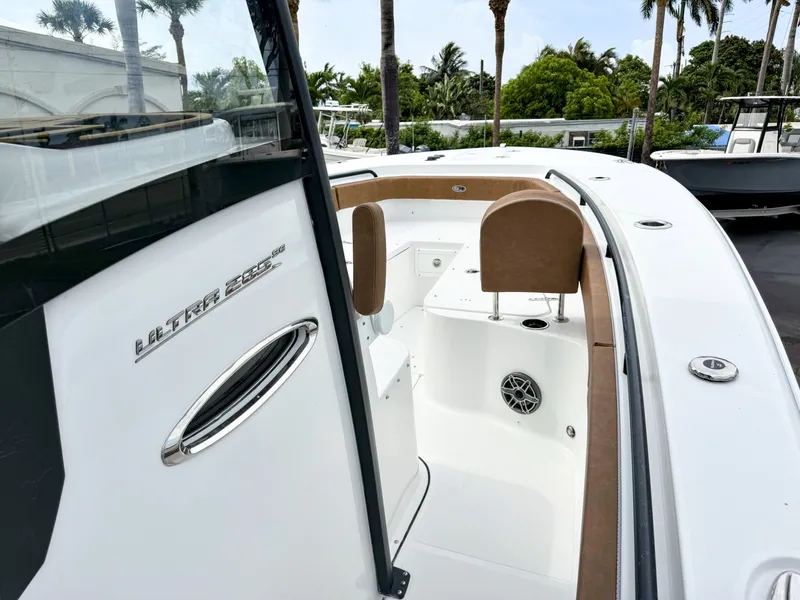 Slide: The Image of Sea Hunt Ultra 285SE 2027 - 26