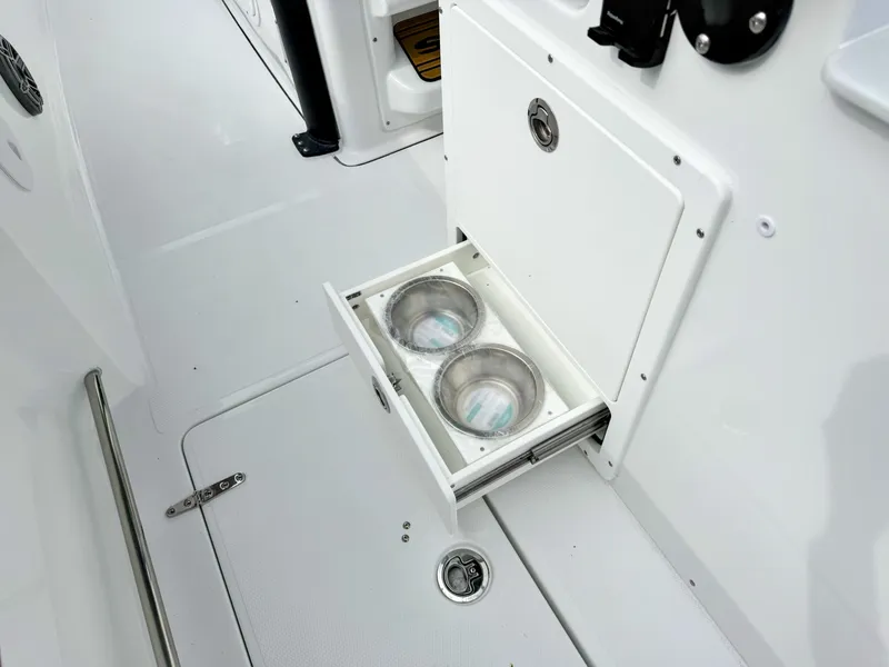 Slide: The Image of Sea Hunt Ultra 285SE 2027 - 20