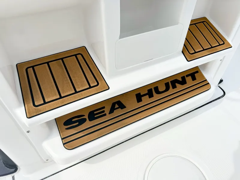 Slide: The Image of Sea Hunt Ultra 285SE 2027 - 29