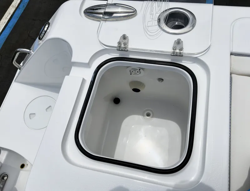 Slide: The Image of Sea Hunt Gamefish 27FS 2027 - 14