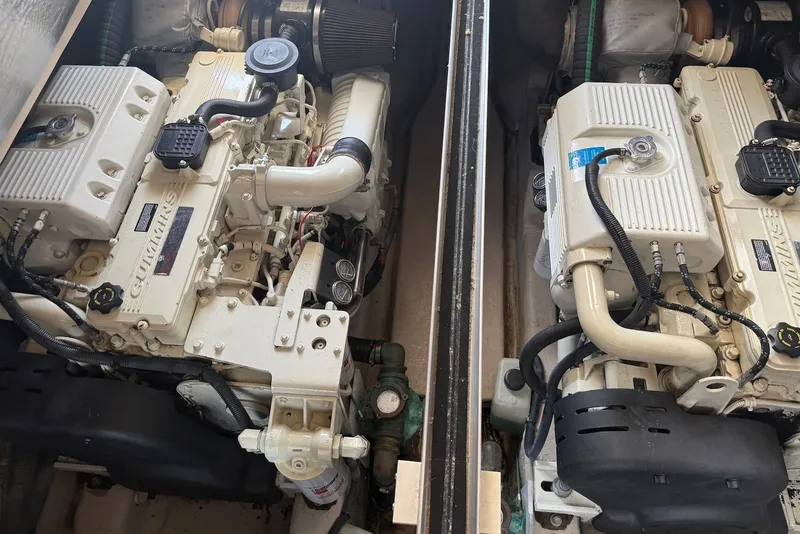 Slide: The Image of Twin Cummins engines in a 2006 Sea Ray 44 Sedan Bridge yacht. - 24