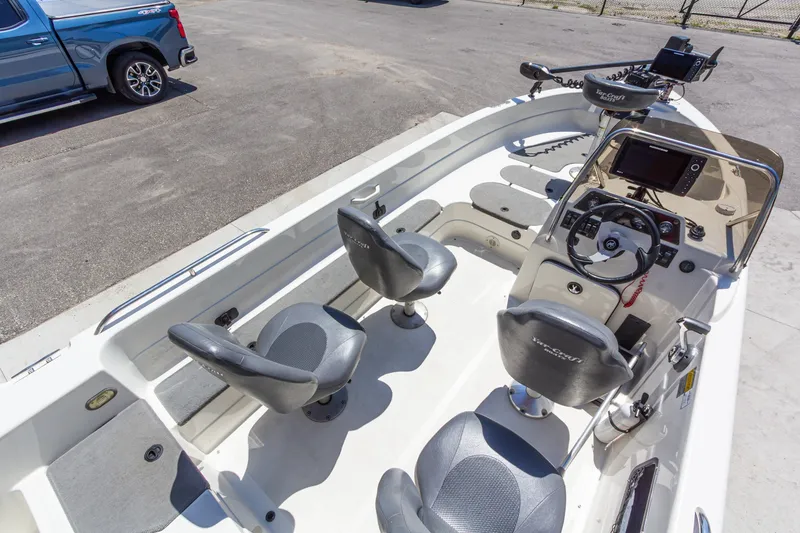 Slide: The Image of 2009 Yarcraft 1785 SC boat interior with steering console and seating. - 12