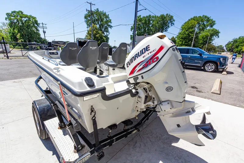 Slide: The Image of 2009 Yarcraft 1785 SC boat with Evinrude E-TEC engine on trailer, parked outdoors. - 6