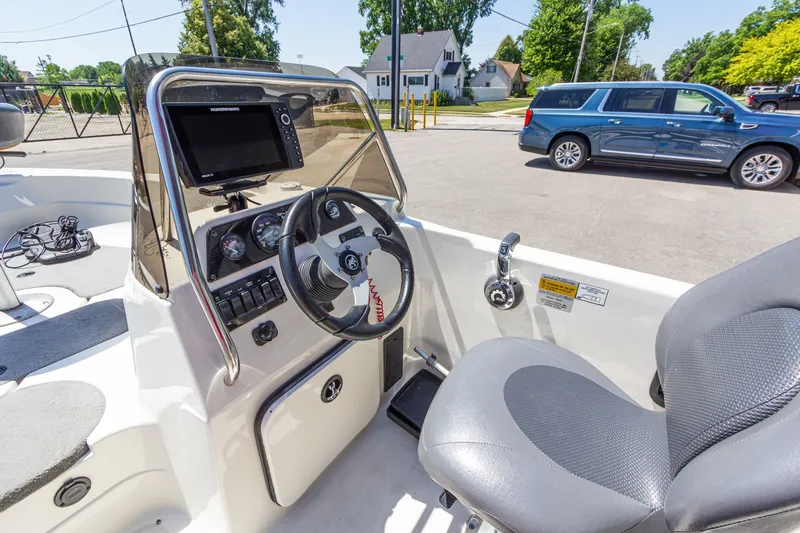 Slide: The Image of 2009 Yarcraft 1785 SC boat cockpit with steering wheel and control panel. - 17