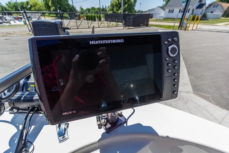 Slide: The Image of Humminbird Helix 10 fish finder on 2009 Yarcraft 1785 SC boat dashboard. - 27